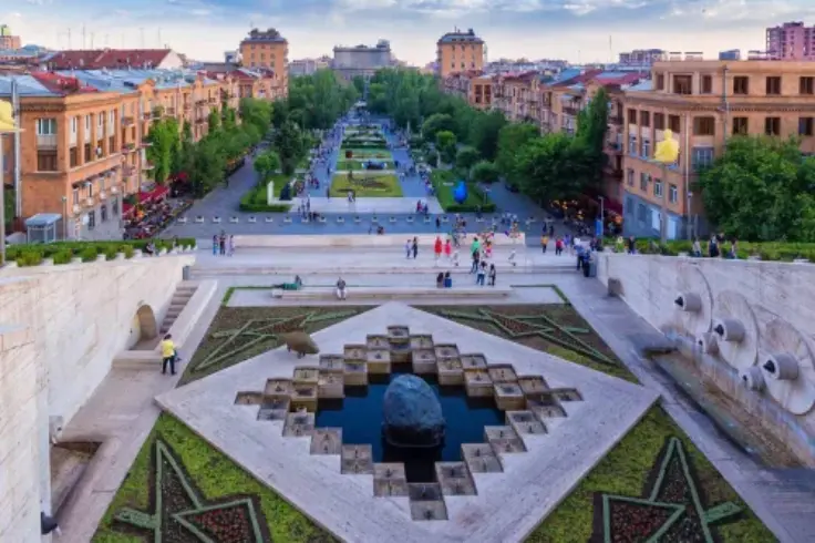 آیا تور ارمنستان از مشهد برای خانواده‌ها و سالمندان مناسب است؟